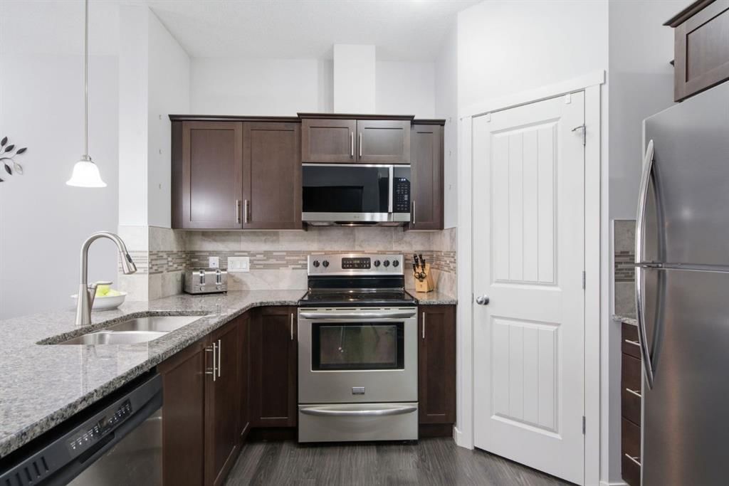 126 Copperpond Landing SE, Calgary — photo 5 of 42