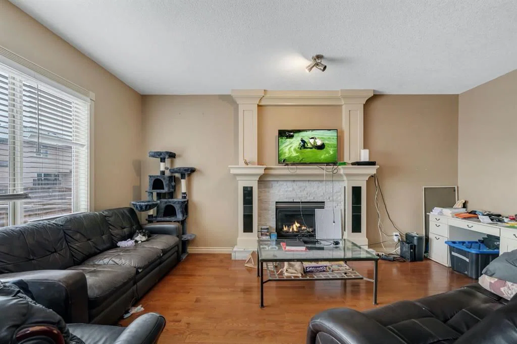 35 Cranleigh Drive SE, Calgary — photo 3 of 27