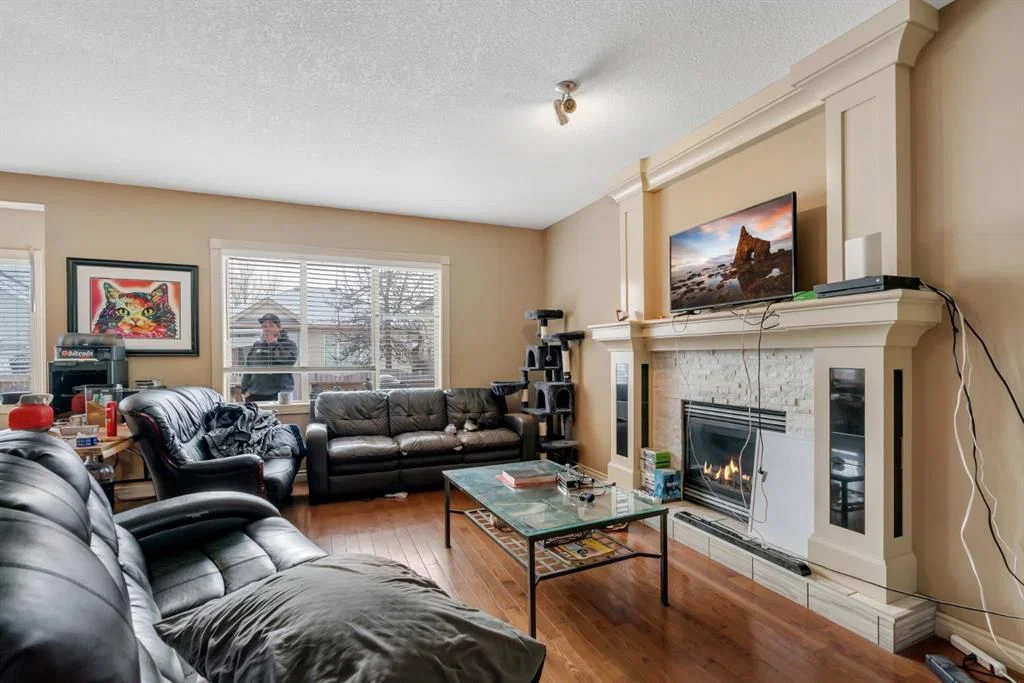 35 Cranleigh Drive SE, Calgary — photo 4 of 27