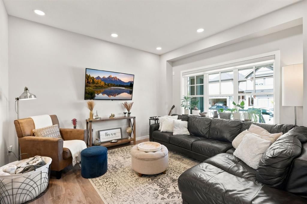 85 Masters Street SE, Calgary — photo 3 of 33