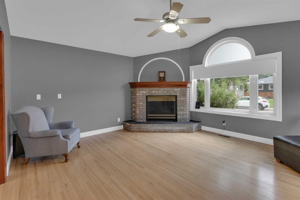 47 Hillgrove Drive SW, Calgary — main listing photo