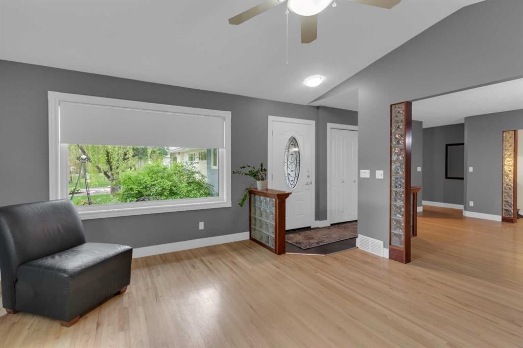 47 Hillgrove Drive SW, Calgary — photo 2 of 43