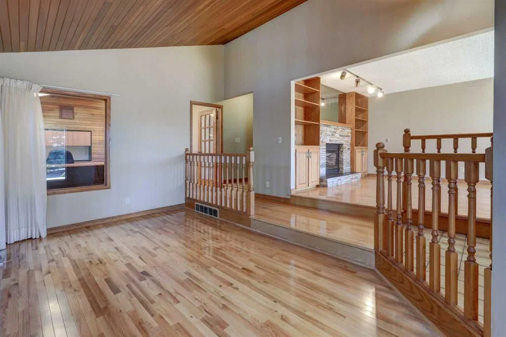2328 Munro Drive NE, Calgary — photo 3 of 39