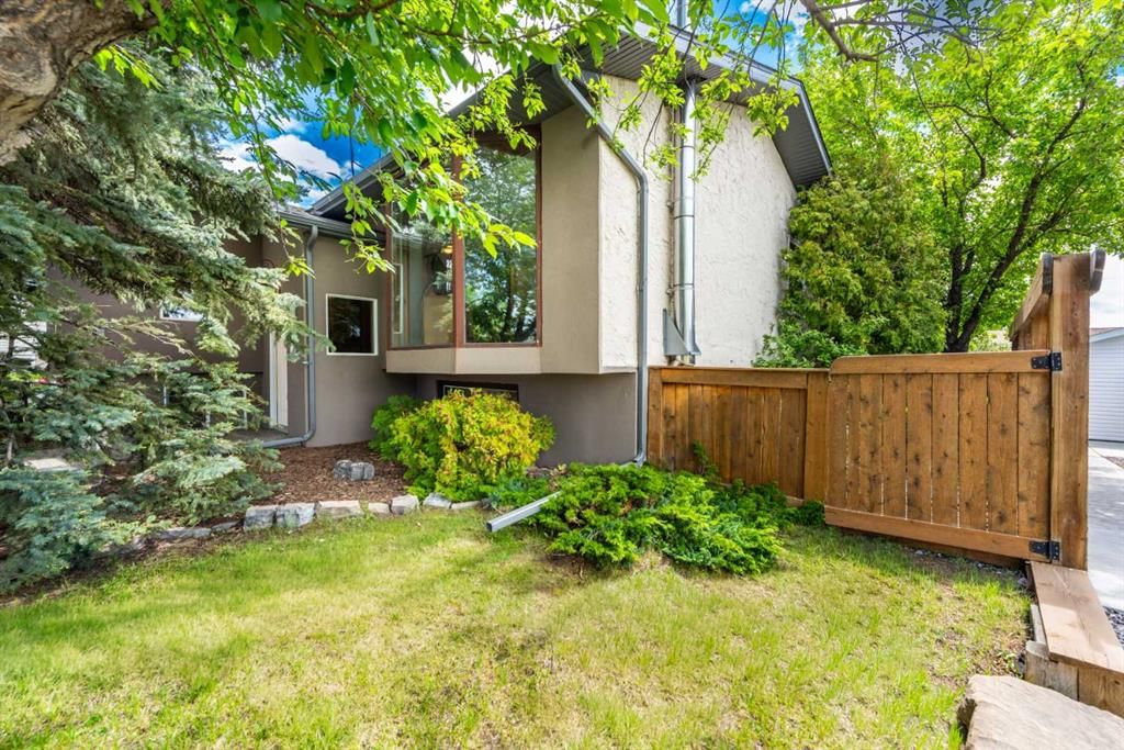 16 Rundleson Way NE, Calgary — photo 5 of 49