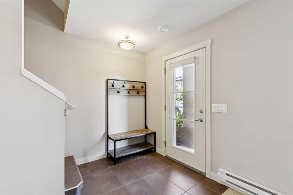 27 Aspen Hills Green SW, Calgary — photo 3 of 28