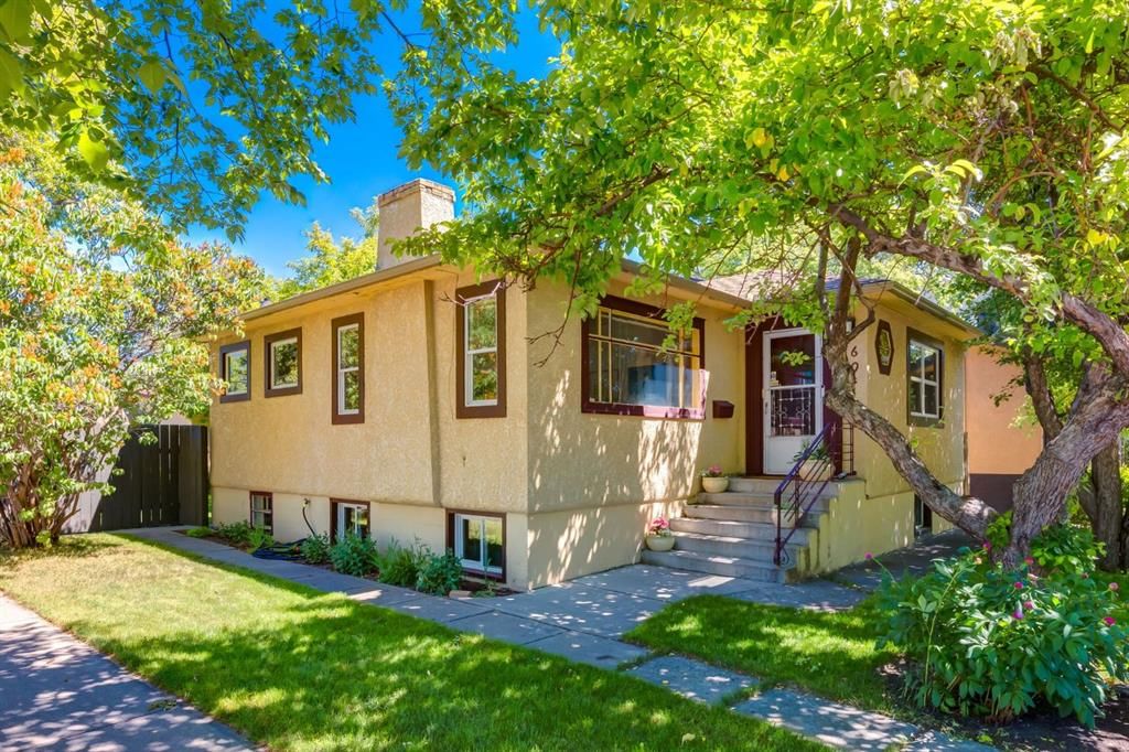 604 10 Avenue NE, Calgary — main listing photo