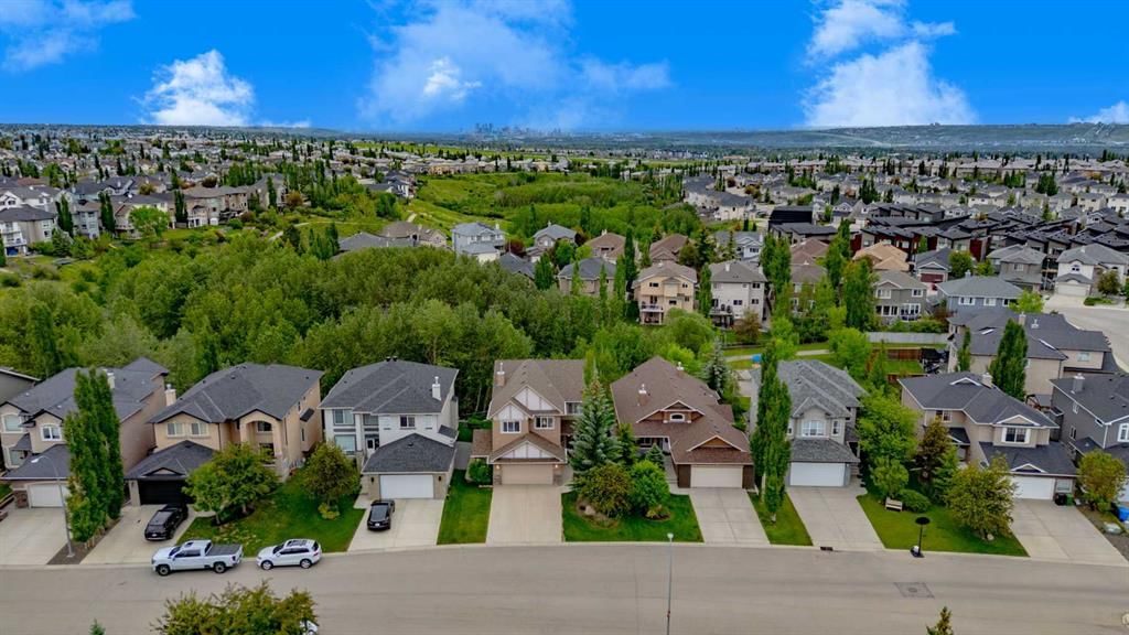 77 Royal Highland Road NW, Calgary — photo 4 of 49
