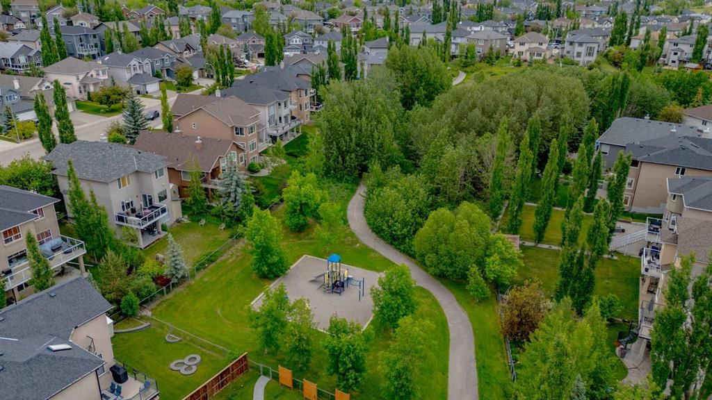 77 Royal Highland Road NW, Calgary — photo 5 of 49
