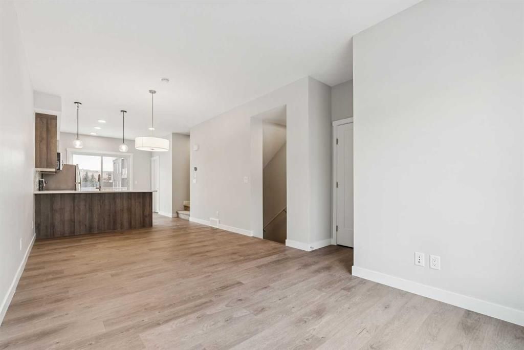 107 Shawnee Square SW, Calgary — photo 3 of 22
