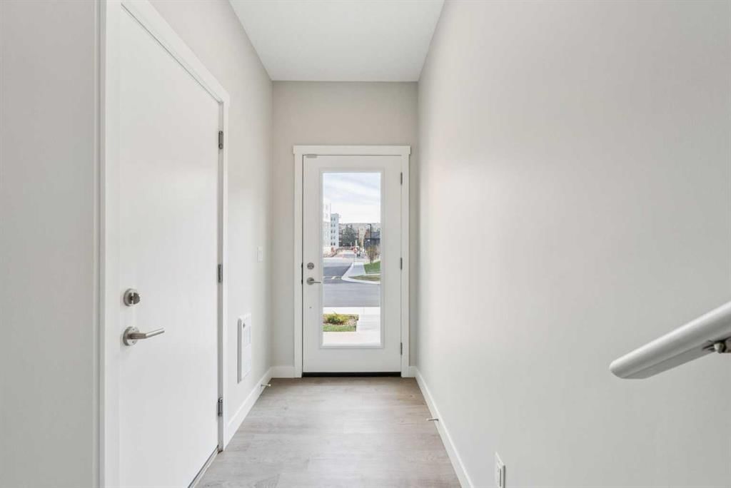 107 Shawnee Square SW, Calgary — photo 5 of 22
