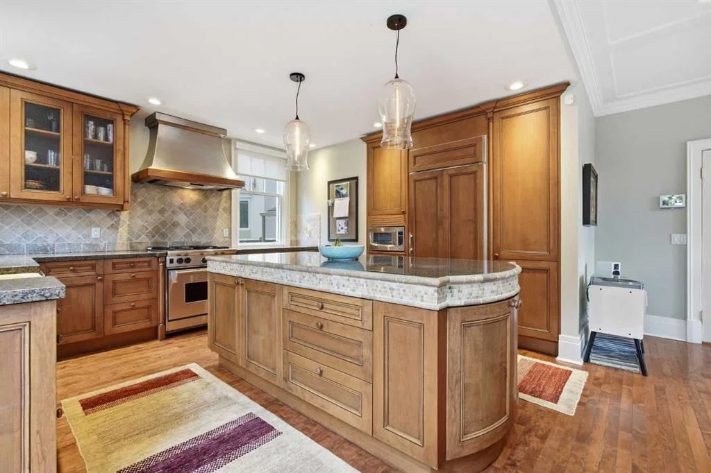 615 Crescent Boulevard SW, Calgary — photo 5 of 50