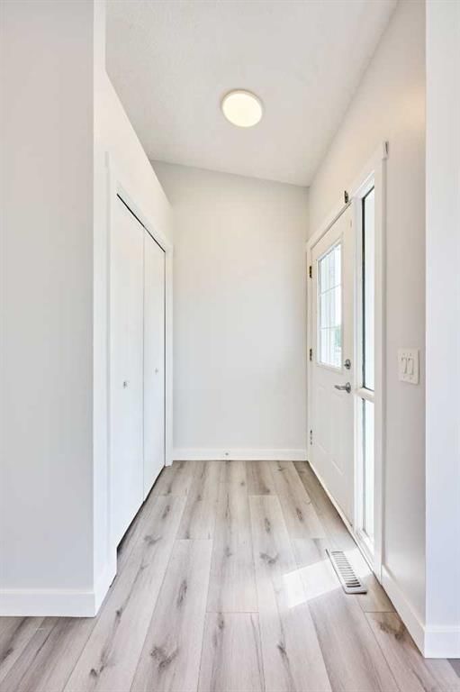 20 Erin Ridge Court SE, Calgary — photo 5 of 45