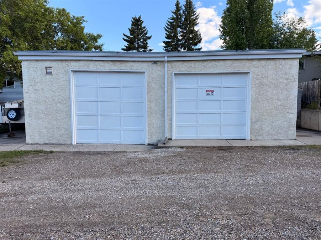 11129 - 11131 Sacramento Drive SW, Calgary — photo 4 of 44