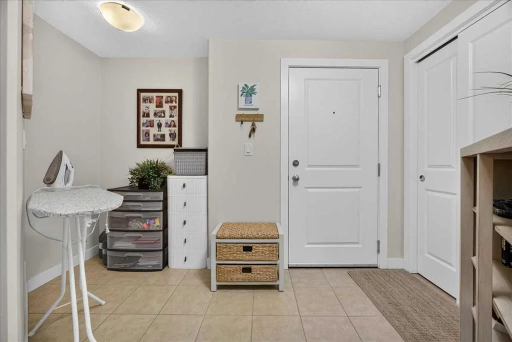 107, 16 Varsity Estates Circle NW, Calgary — photo 3 of 33