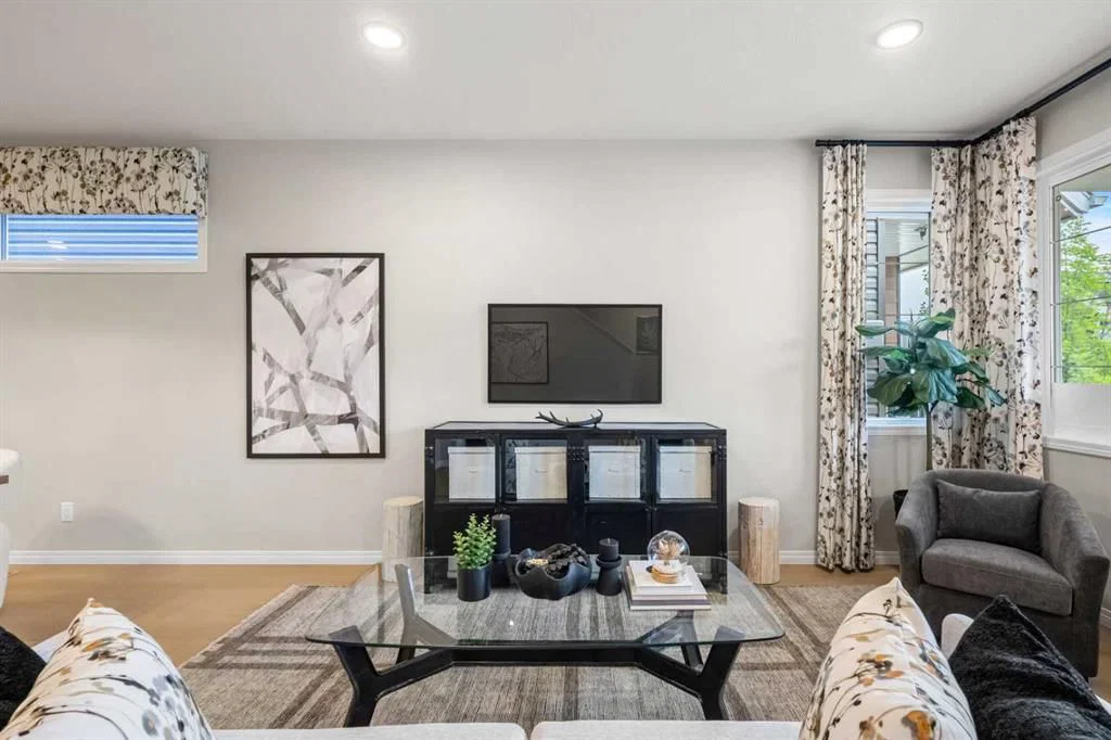 174 Mitchell Road NW, Calgary — photo 4 of 50