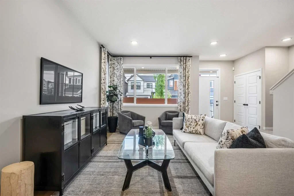 174 Mitchell Road NW, Calgary — photo 5 of 50