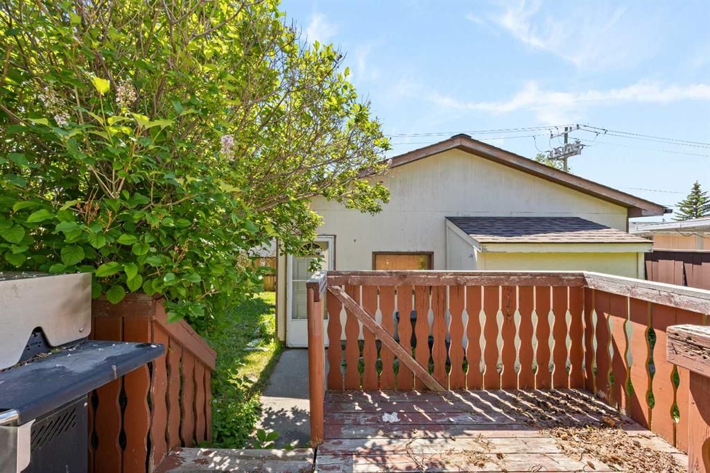 4739 Rundlewood Road NE, Calgary — photo 2 of 9