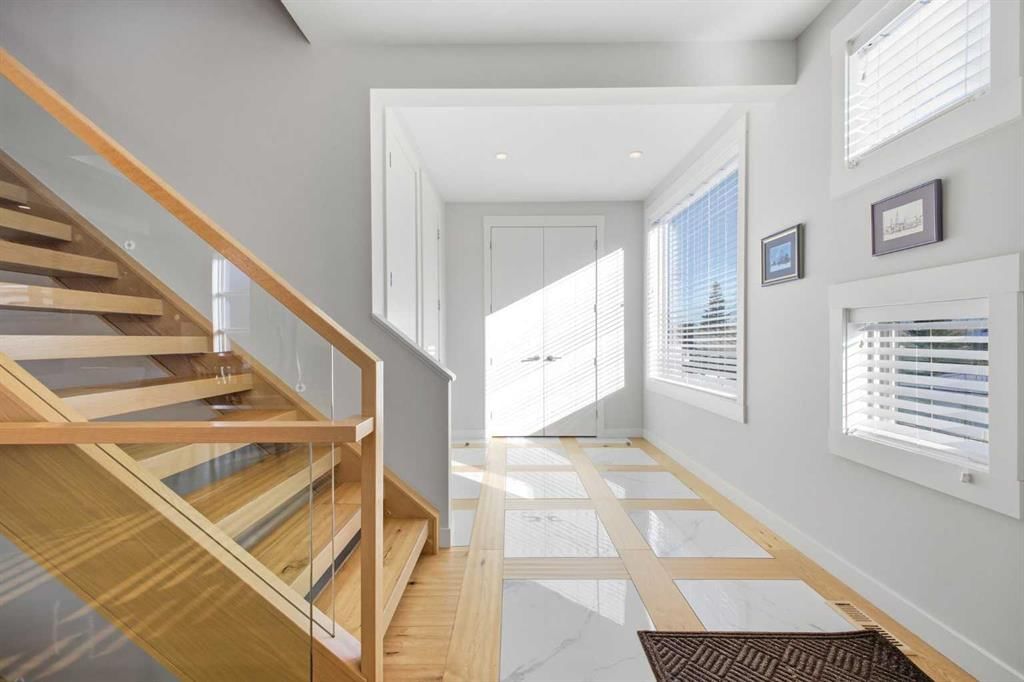 932 5 Avenue NE, Calgary — photo 3 of 50