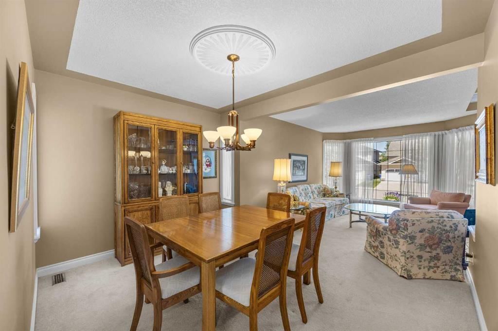43 Hampstead Close NW, Calgary — photo 5 of 47