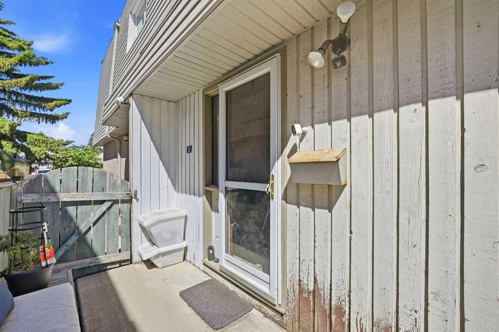 2, 6416 4a Street NE, Calgary — photo 3 of 37