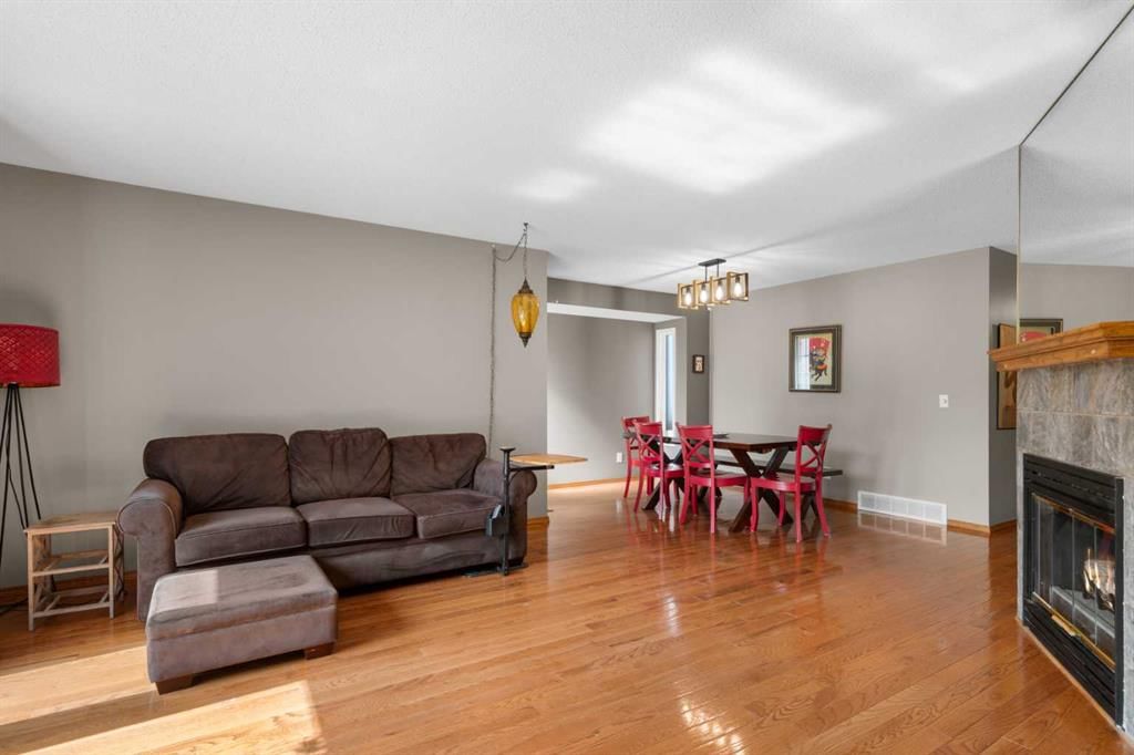 431 Shawbrooke Circle SW, Calgary — photo 2 of 30