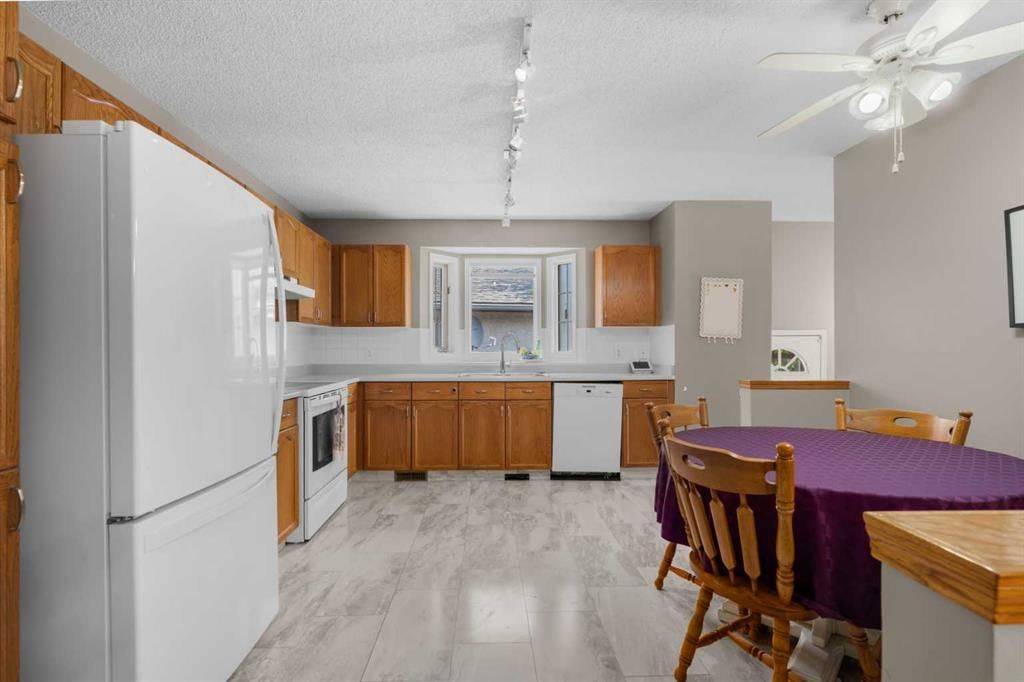 431 Shawbrooke Circle SW, Calgary — photo 3 of 30