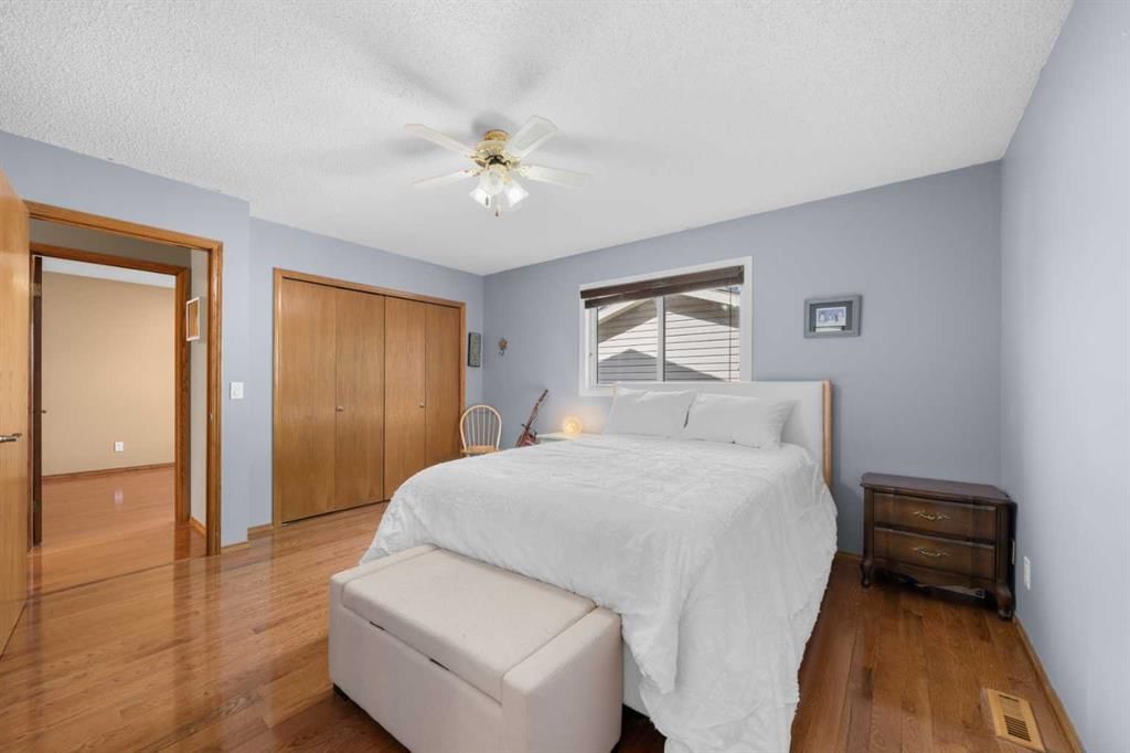 431 Shawbrooke Circle SW, Calgary — photo 4 of 30