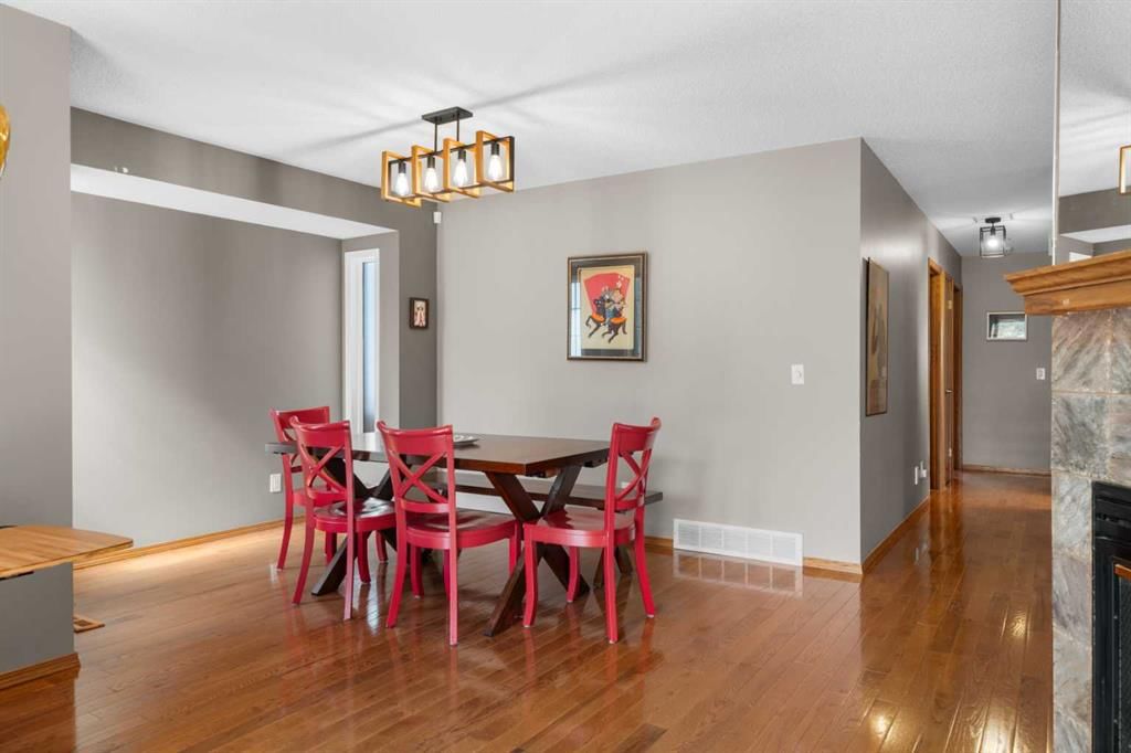 431 Shawbrooke Circle SW, Calgary — photo 5 of 30