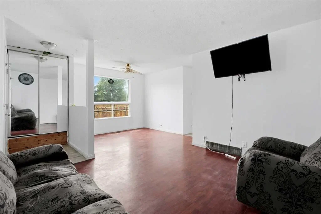 255 Falton Drive NE, Calgary — photo 4 of 39