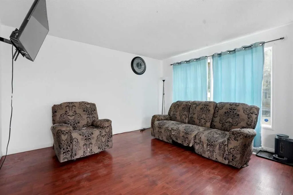255 Falton Drive NE, Calgary — photo 5 of 39