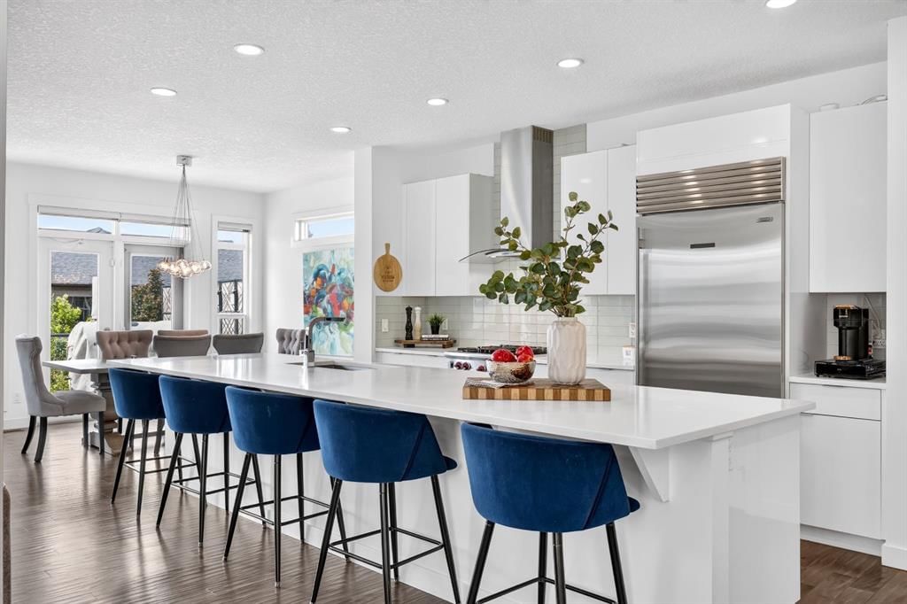 60 Tremblant Terrace SW, Calgary — photo 2 of 50