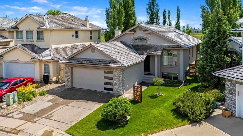 66 Mt Gibraltar Heights SE, Calgary — main listing photo