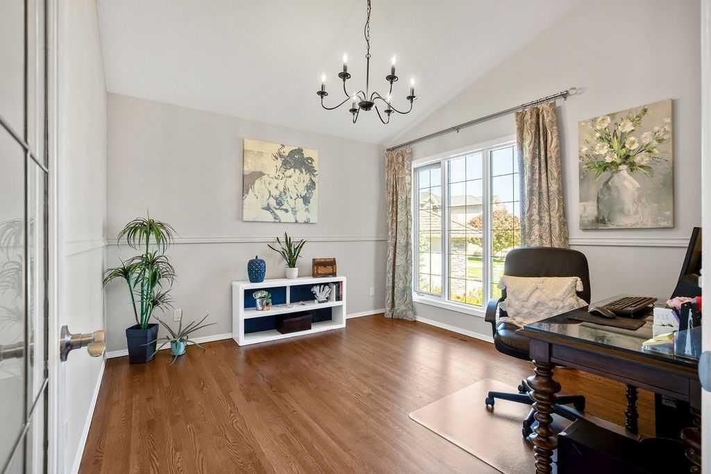 66 Mt Gibraltar Heights SE, Calgary — photo 4 of 41