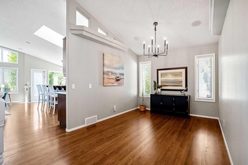 66 Mt Gibraltar Heights SE, Calgary — photo 5 of 41
