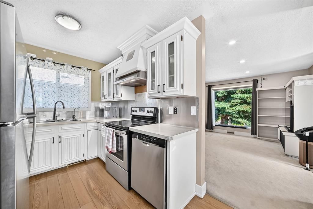 55 Doverglen Crescent SE, Calgary — photo 4 of 42