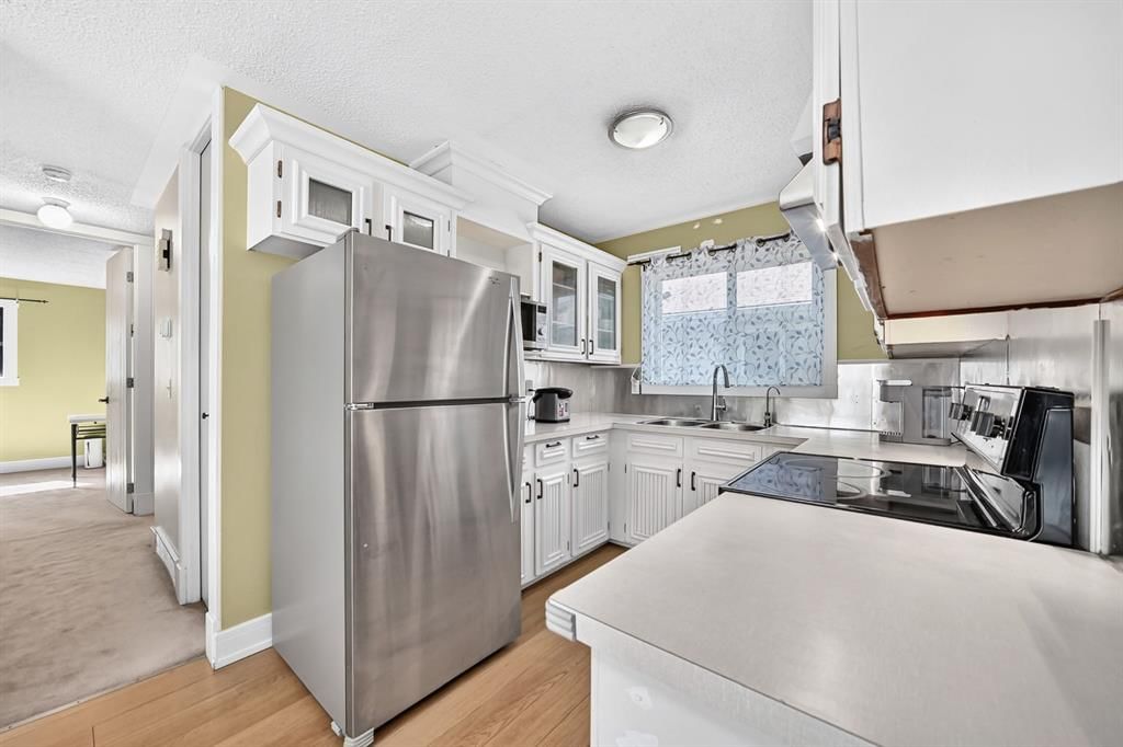 55 Doverglen Crescent SE, Calgary — photo 5 of 42
