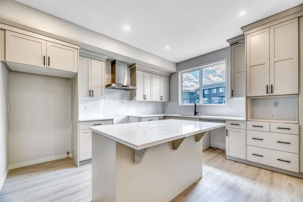 292 Marmot Grove NW, Calgary — main listing photo