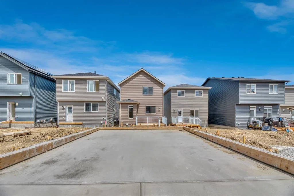 292 Marmot Grove NW, Calgary — photo 4 of 36