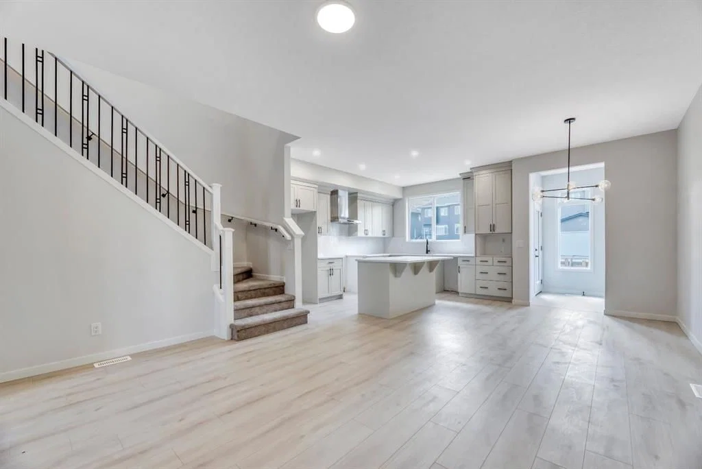 292 Marmot Grove NW, Calgary — photo 5 of 36