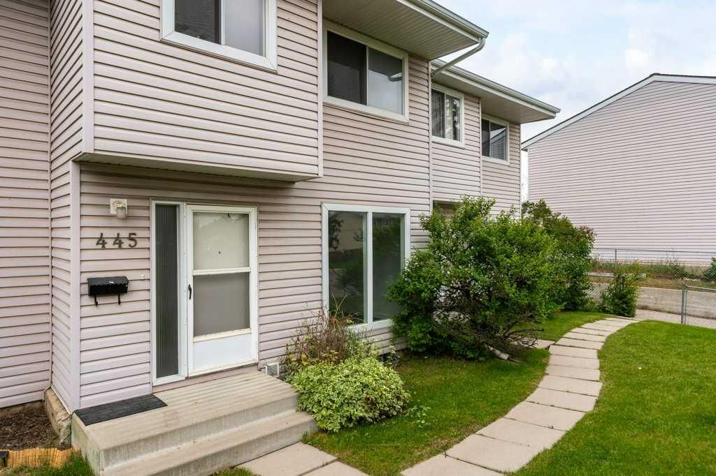 445 40 Street NE, Calgary — photo 2 of 37
