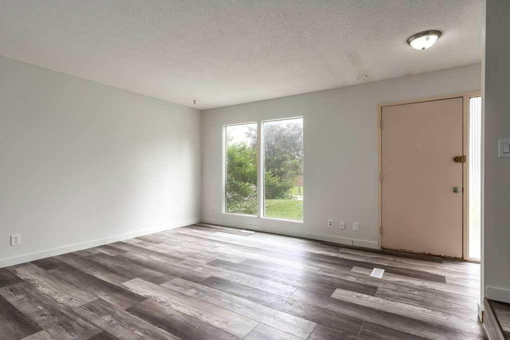 445 40 Street NE, Calgary — photo 5 of 37