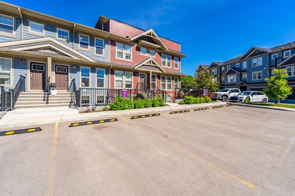 310 Cranbrook Square SE, Calgary — photo 2 of 27