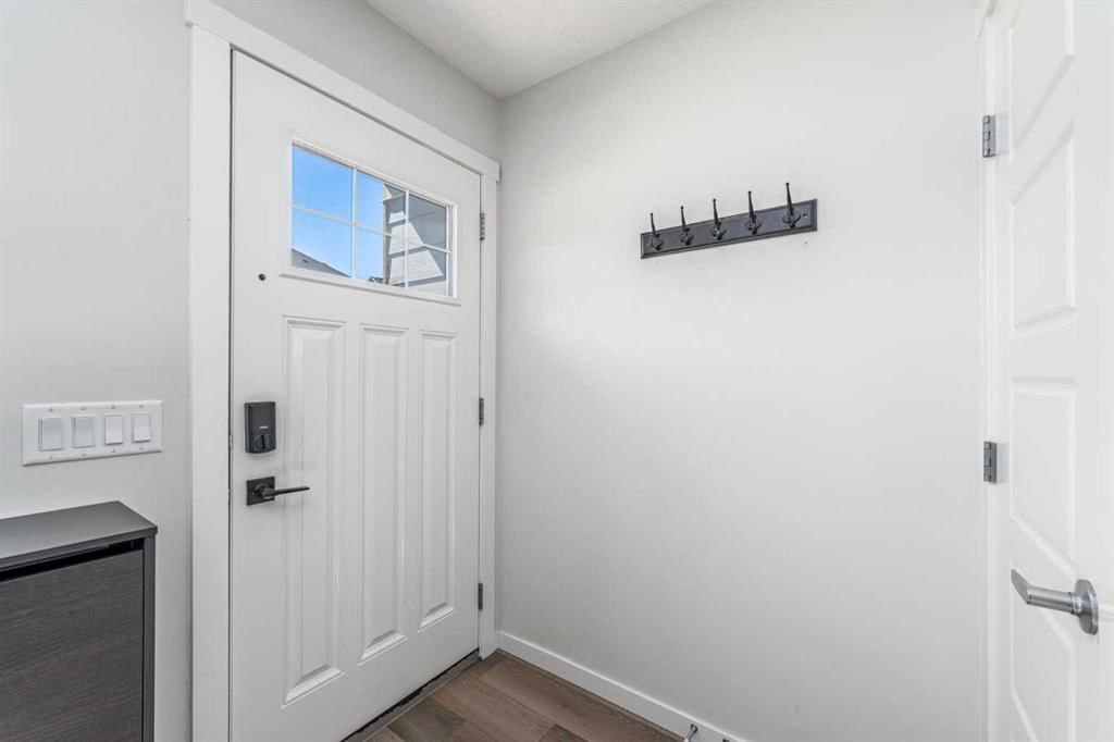 310 Cranbrook Square SE, Calgary — photo 4 of 27