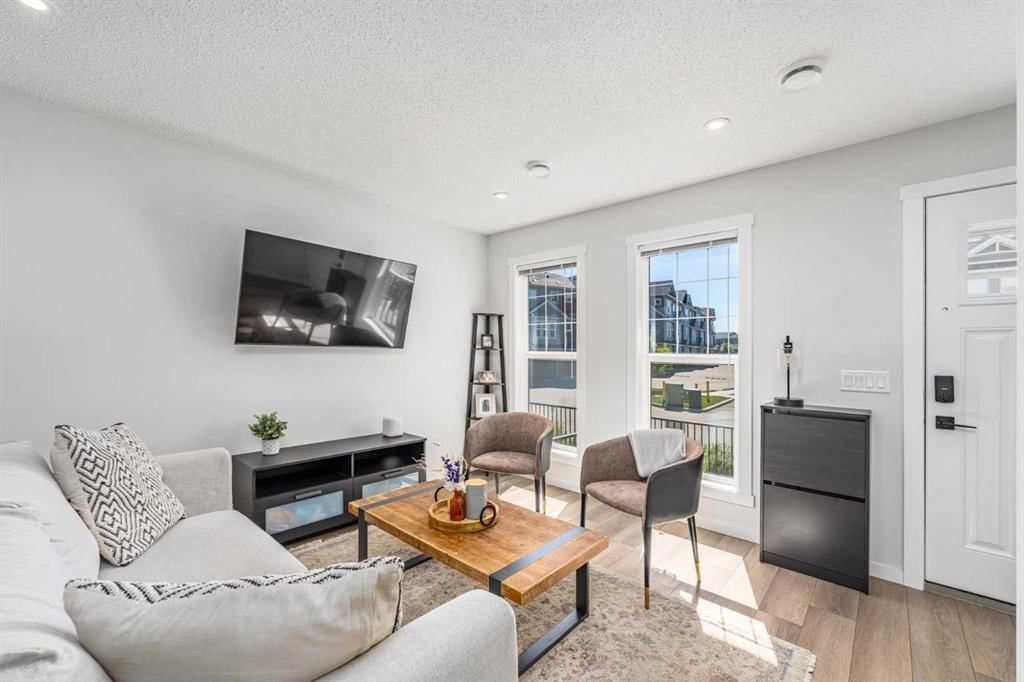 310 Cranbrook Square SE, Calgary — photo 5 of 27