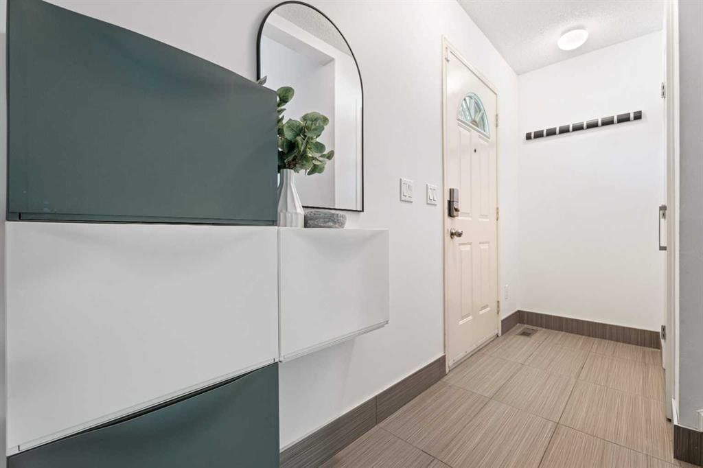 3311 5 Avenue NW, Calgary — photo 3 of 47