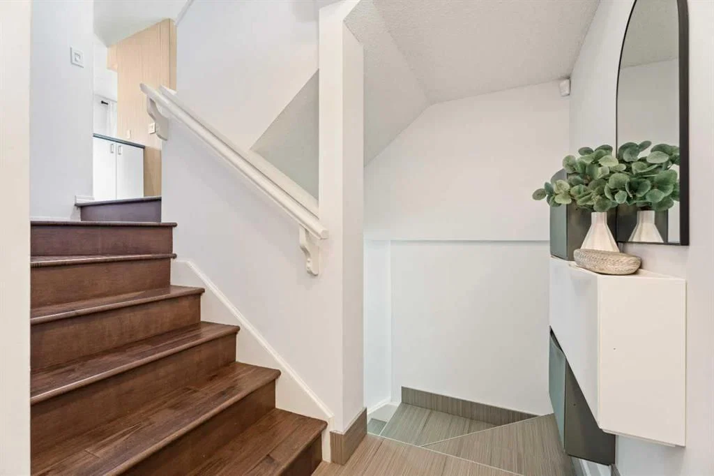 3311 5 Avenue NW, Calgary — photo 4 of 47