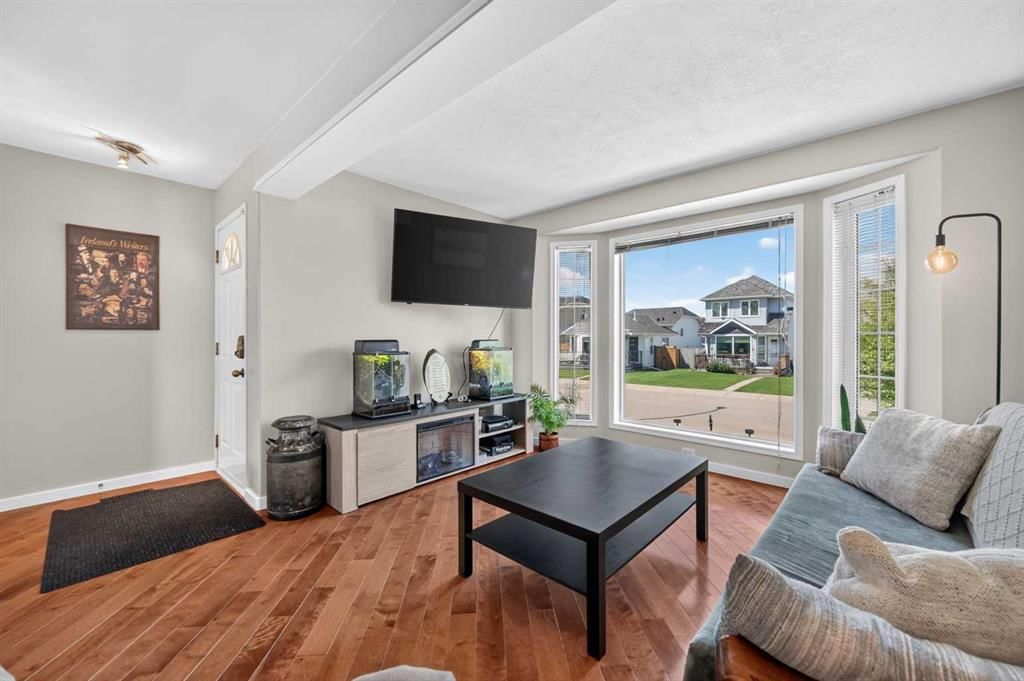 22 Rivercrest Way SE, Calgary — photo 3 of 48