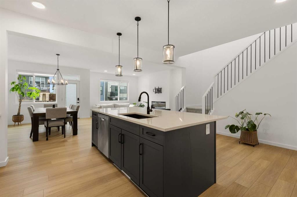 50 Royston Terrace NW, Calgary — photo 4 of 48
