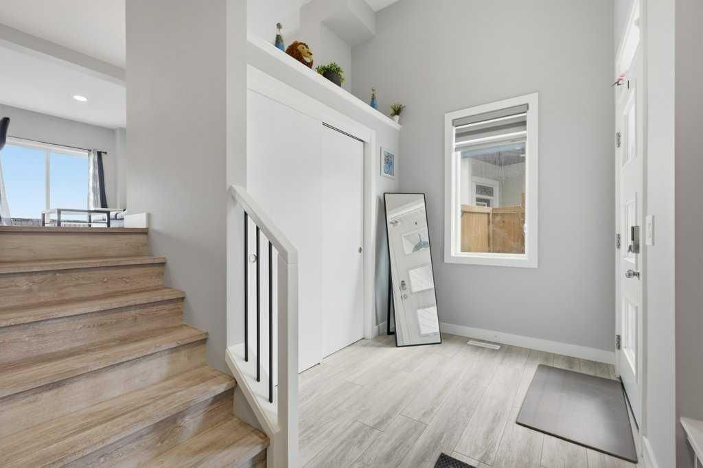 151 Creekstone Way SW, Calgary — photo 4 of 36