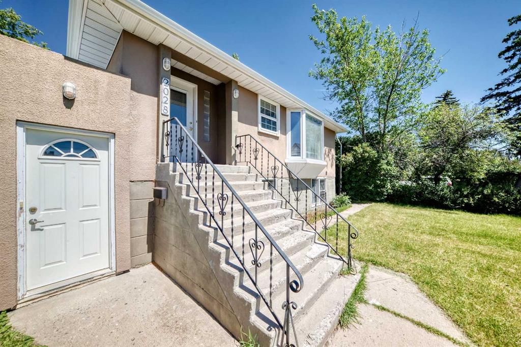 2028 Westmount Road NW, Calgary — photo 2 of 50